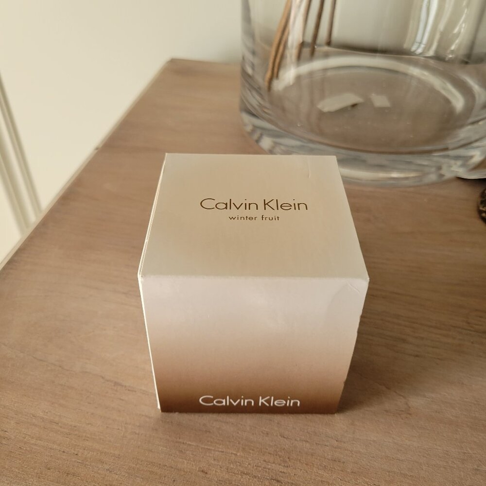 Calvin Klein Winter Fruit Scented Candle | Apple Mandarin Vanilla Luxe Decor - Picture 2 of 11